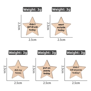 Detailed dimension guide for pentagram badges showing 2.5x2.3cm size and 3g weight