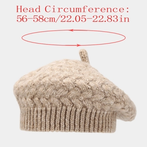 Detail of beige cable-knit beret with size measurement 56-58cm on a white background