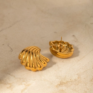 Polished 18k gold shell shaped stainless steel earrings in a minimalist French vintage style