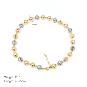 Detail view of 18k plated tricolor beads necklace with 10mm diameter and 45cm length