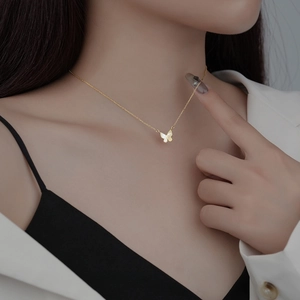 Elegant S925 sterling silver butterfly pendant necklace in gold worn by a model