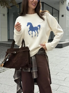 Sudadera gruesa de cuello redondo en crema con estampado de caballo azul para otoño