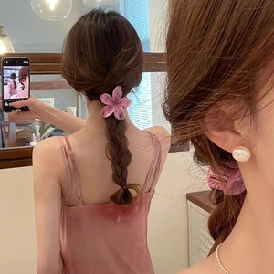 Pince à cheveux fleur frangipanier marbrée translucide et boucles d'oreilles