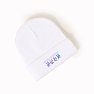 Detail of white rib-knit beanie featuring four cute bears and Japanese text printing