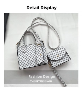Détail du sac à main blanc en cuir PU avec motifs géométriques noirs et petit porte-monnaie