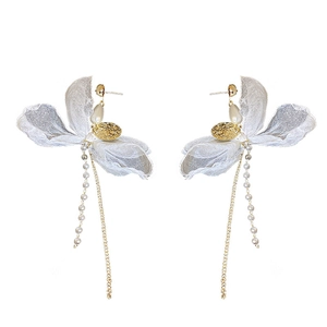 Elegant long fringe earrings with white lace bow and imitation pearls on golden metal chains