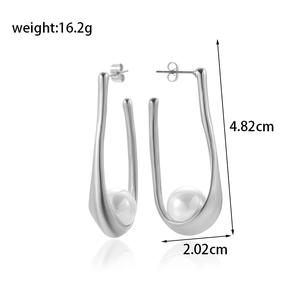 Boucles d'oreilles géométriques en acier titane avec perles blanches, 4,82 cm x 2,02 cm