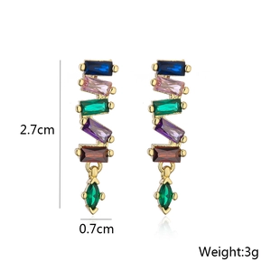 Detailansicht der 18K Gold Schmetterling-Ohrringe mit bunten Zirkonia und Maßen