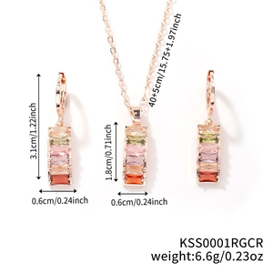 Vue détaillée de l'ensemble collier et boucles d'oreilles en cristal avec dimensions