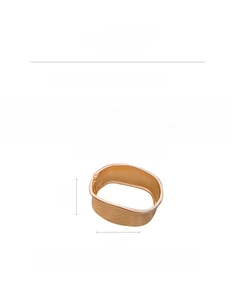 Size guide for gold alloy textured cuff bracelet with weight and dimensions info