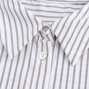 Chemise classique à rayures pour femmes avec revers formel et boutons en nacre élégants