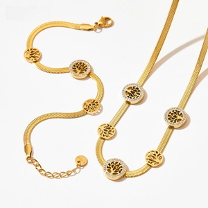 Detailansicht der goldenen Lebensbaum-Schlangenkette und Armband aus hochwertigem Edelstahl