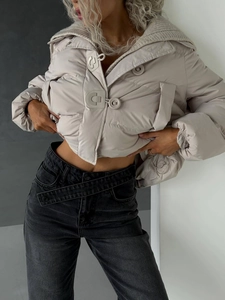 Veste courte beige rembourrée avec col en tricot et jean denim de style rétro