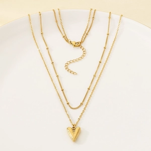 Detail of 18K gold-plated double-layer heart necklace with texture pendant and lobster clasp