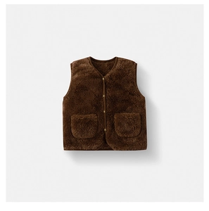 Dettaglio gilet in pile sherpa marrone scuro per bambini con scollo a V e bottoni