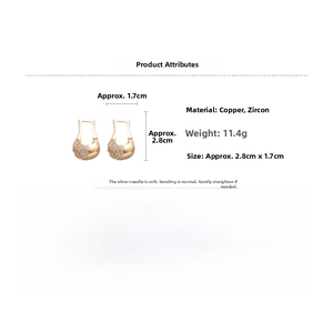 Détail de boucles d'oreilles en U dorées avec zircon, taille 2,8x1,7 cm en cuivre