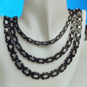 Men's stylish multi-layer titanium steel necklace with black and silver interlocking links