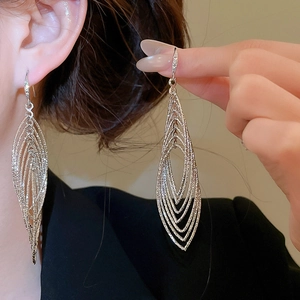 Élégantes boucles d'oreilles pendantes feuilles en argent avec zircon pour femmes