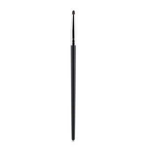 Detail-Augen-Make-up-Pinsel mit schwarzem Griff und Silberzwinge für präzises Verblenden