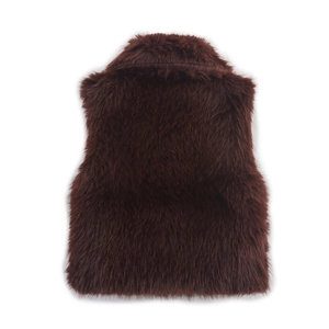 Vista posteriore di un gilet in ecopelliccia marrone scuro con texture a pelo lungo