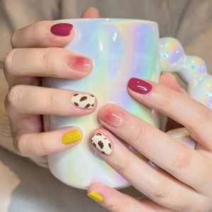 Glossy Short Square Round Press-On Nails Cow Print Cherry Red Yellow Gradient Blush Full Cover Nail Patches For Women DIY Manicure