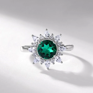 Sunflower style S925 silver ring featuring a round green emerald and white gemstones