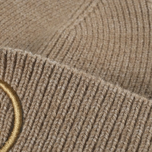 Khaki Strickmütze für den Winter mit hochwertiger Smiley-Stickerei und dicker weicher Textur