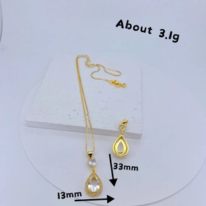 Detailansicht des Tarot-Anhängers mit bösem Blick zeigt Größe 13x33mm und 3,1g Gewicht