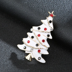Herren Weihnachtsbaum Brosche mit weißer Emaille und bunten Strasssteinen auf Gold