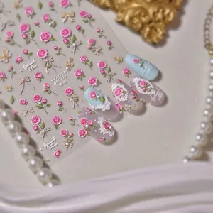 Adesivi per nail art 3D con romantiche rose rosa e delicate texture di pizzo elegante