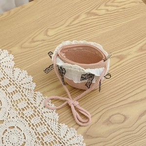 Sac en paille rose pour filles avec volants en dentelle, nœuds et bandoulière tissée