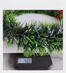 Weight measurement of a green Christmas tinsel garland showing 40.9g on a digital scale