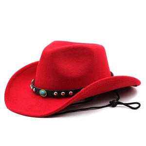 Chapeau de cowboy en feutre de laine rouge avec accents turquoise et sangle réglable