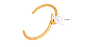Detail view of gold titanium ear cuff featuring a 1.2cm white pearl accent