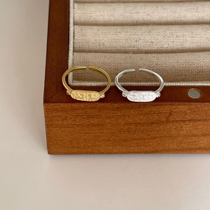 Retro S925 sterling silver oval relief rings in gold and silver finish with small diamonds