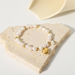 French style freshwater pearl and gold bead bracelet with heart pendant in stainless steel
