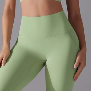 High-waist light green yoga leggings set made of elastic quick-dry athletic fabric