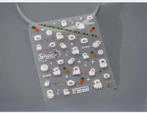 Details von 3D-Präge-Nagelstickern mit niedlichen Schaf- und Karottenmotiven