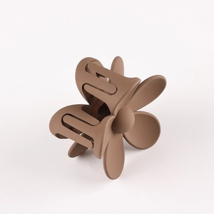 Matte brown flower hair claw clip with interlocking teeth for daily hairstyling