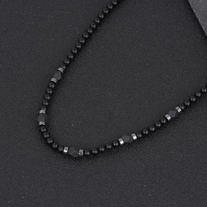 Collier pour homme en pierre naturelle avec perles d'onyx noir mat et de lave