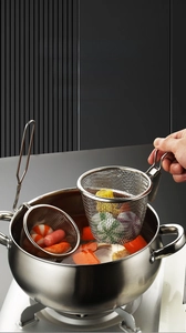 Close-up of SUS304 stainless steel hot pot strainer with hook and fine wire mesh