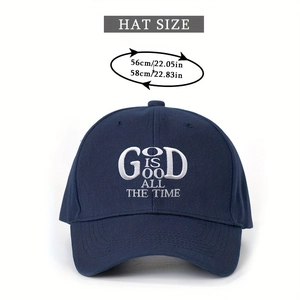 Dettaglio del ricamo God Is Good su cappello blu navy in cotone con guida taglie 56-58cm