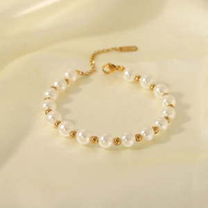 Baroque 18k gold plated stainless steel bracelet with alternating pearls and gold beads