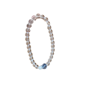 Bracelet minimaliste en cristal transparent avec perle blanche et perle bleu foncé