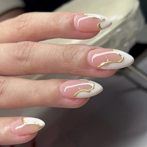 French White Press On Nails Short Almond Shape With Gold 3D Lines Nude Pink Glossy Artificial Fake Finger Nails
