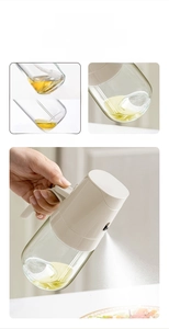 Détail du flacon pulvérisateur d'huile en verre avec pompe excentrée et paille longue