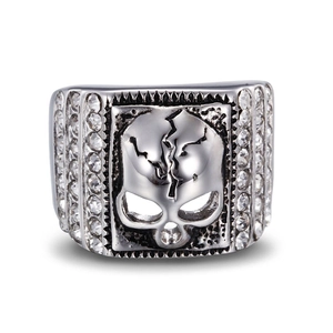Hip-hop skull ring in stainless steel with rhinestone detailing and punk rock aesthetic