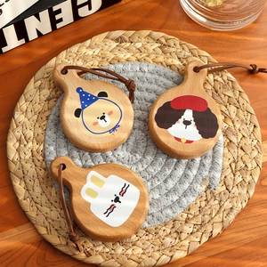 Lot de 3 dessous-de-verre en bois avec motifs animaux, poignées et cordons en cuir sur tapis