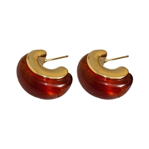 Retro 18k gold plated C-shape earrings with amber resin texture on a white background