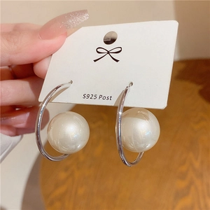 Silver-finish hoop earrings with large white pearls and S925 sterling silver posts